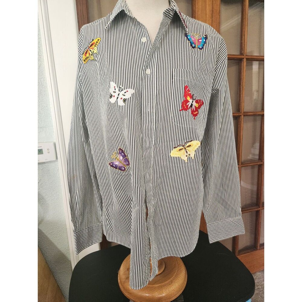 Mili Designs Vintage white and black , long sleeve striped button down shirt-M